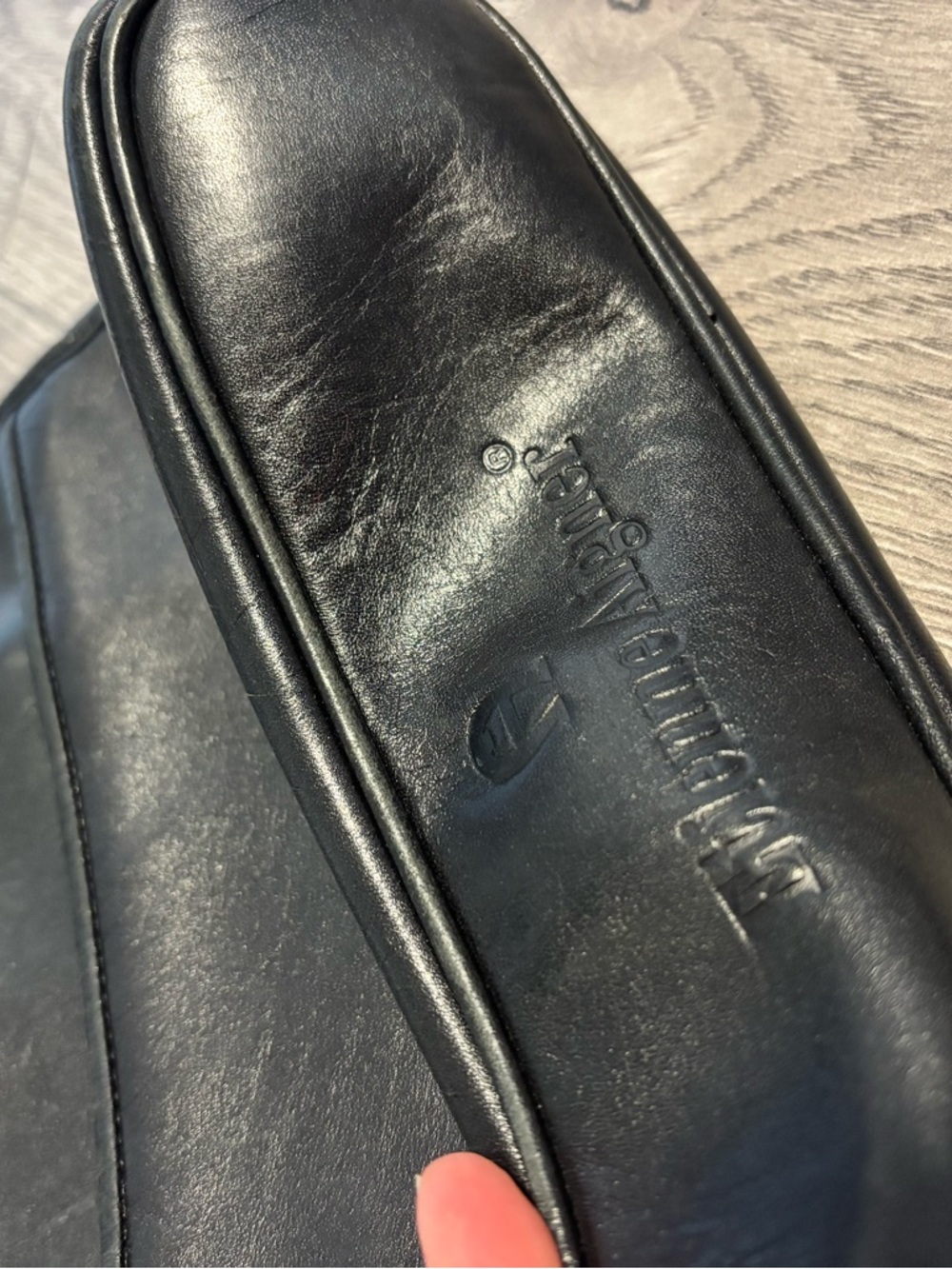Vintage 90s Etienne Aigner Black Leather Crossbody Genuine Leather Everyday Bag - Picture 2 of 6